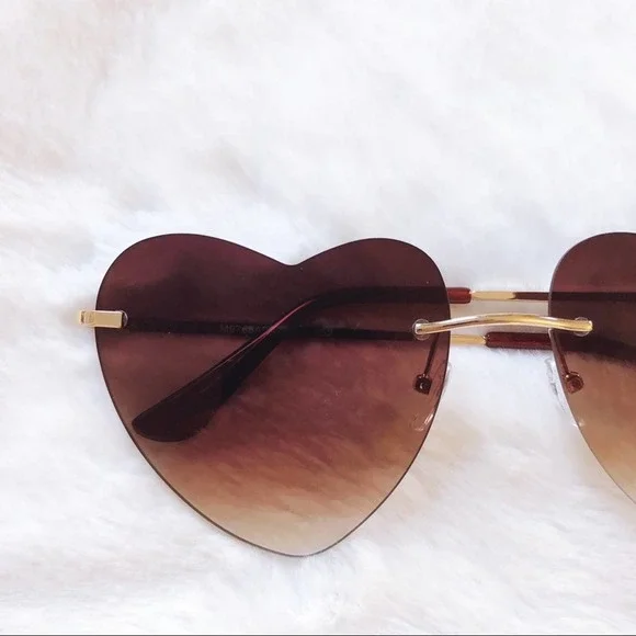 Miley Light Brown Gradient Heart Sunglasses - Picture 2 of 11